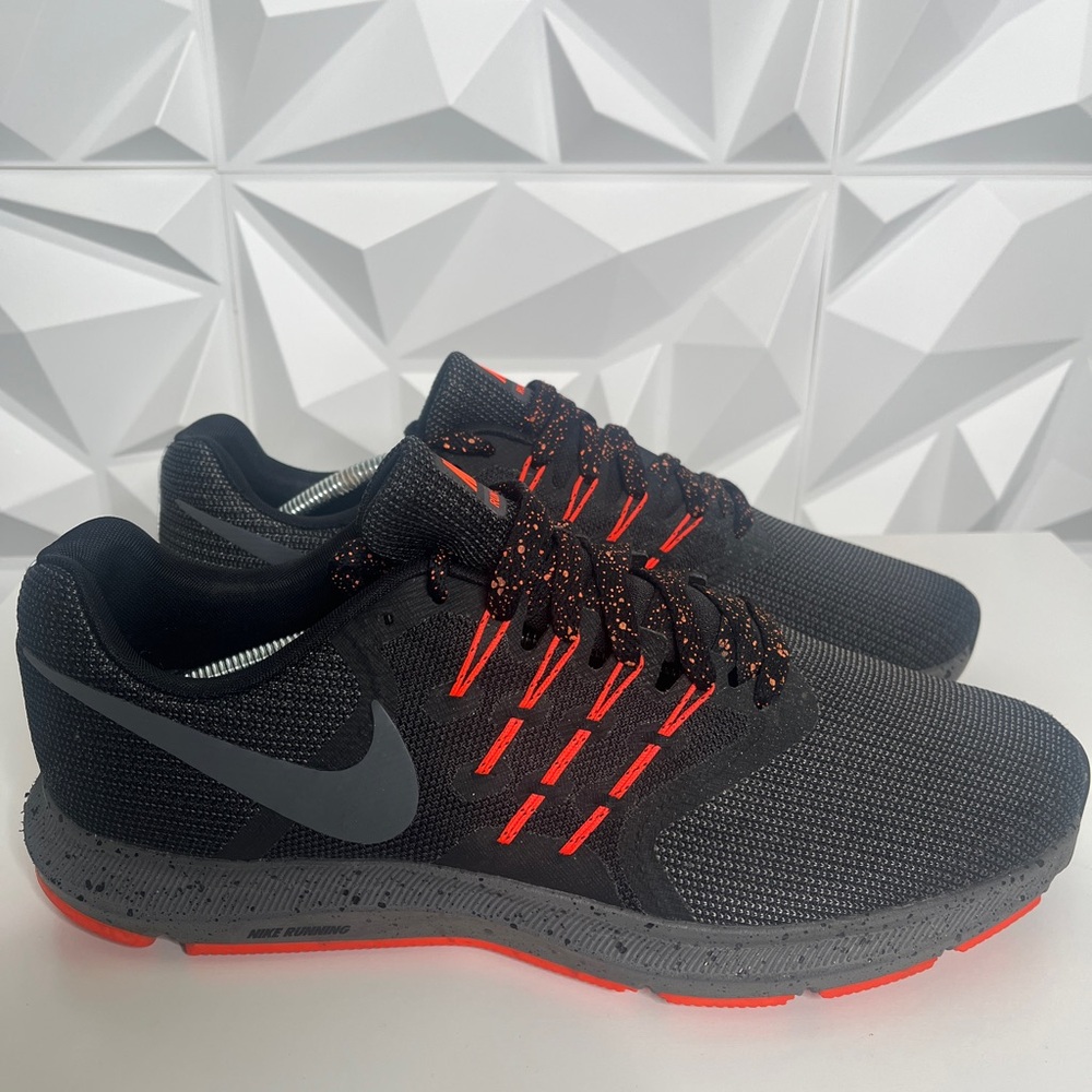 Nike Black and Orange Speckled Sneakers- Men’s 10.5